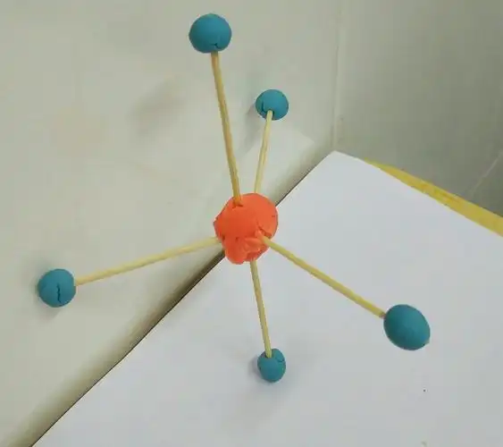 学生动手做分子模型