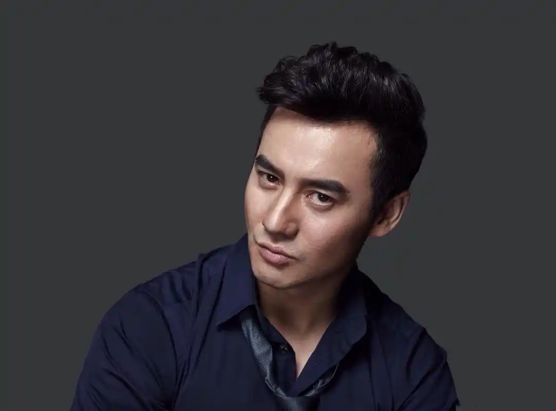 1980年5月7日谢沅江出生于四川成都,中国内地男演员.