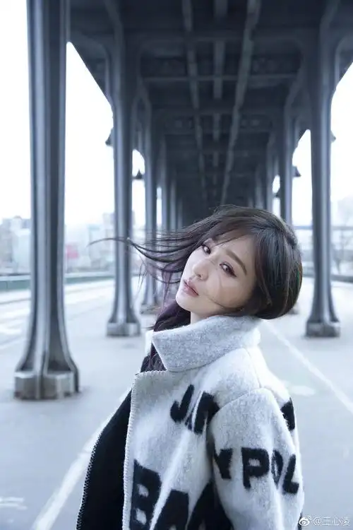 王心凌近照曝光笑容僵硬嘴唇被嘲变形网友调侃越来越像蔡明