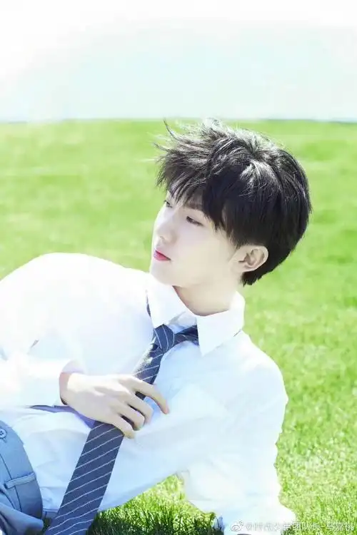 粉丝对马嘉祺喊公主请下车#看见马嘉祺穿制服打领带是这样@时代赡年