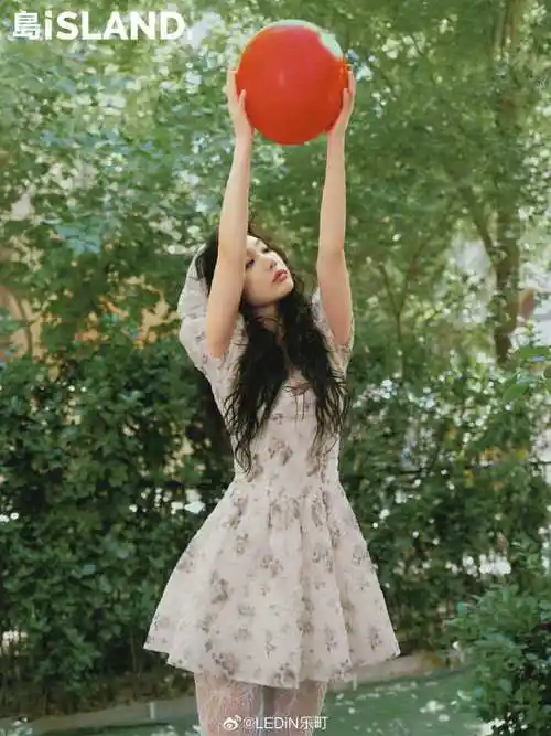 漫步林间光影94  关 带#乐町心动连衣裙#转发,抽1位粉丝送徐梦洁