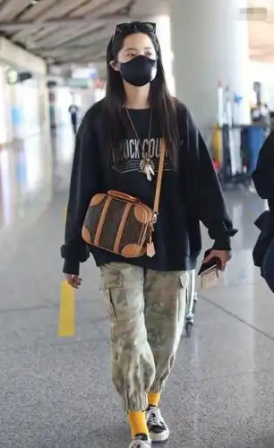 欧阳娜娜与匡威,甜美少女变冷酷女孩,来看看她是怎么蜕变的