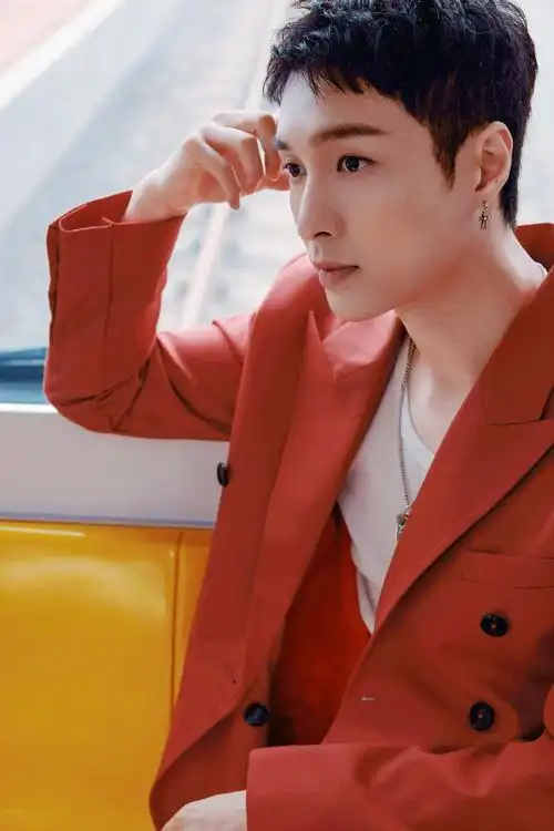 张艺兴让粉丝挑应援棒##张艺兴说贝壳r3d图来了