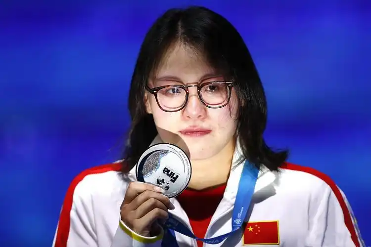 中国女游泳运动员傅园慧(2016年凭"洪荒之力"成名,拒绝千万代言费