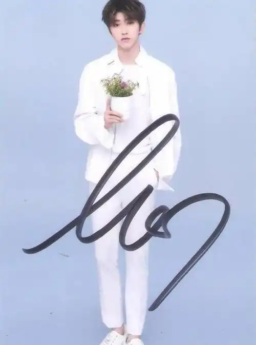 来一波蔡徐坤签名照,需要的小伙伴们快来收藏哦