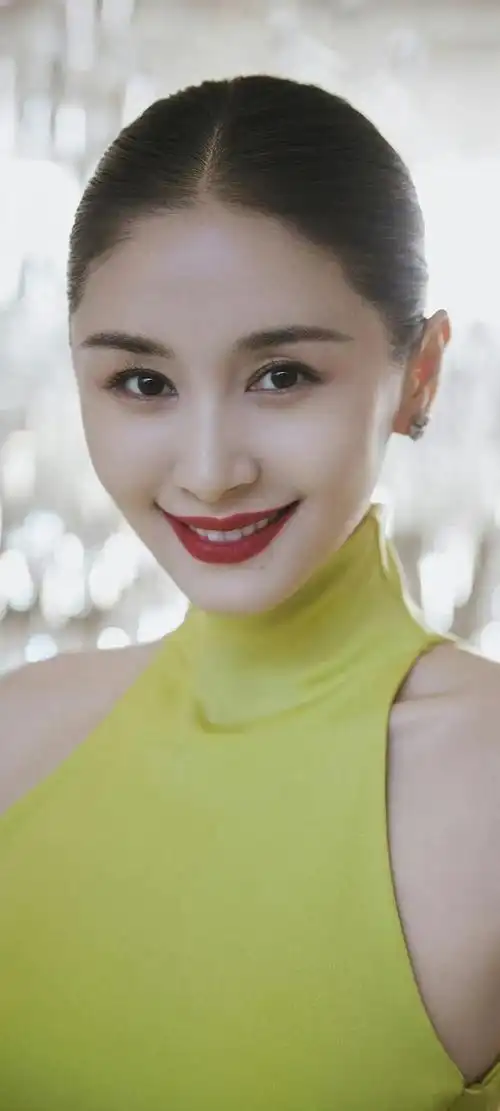 美女系列壁纸第128期,我们带来了一位独具魅力的女性——王子文.