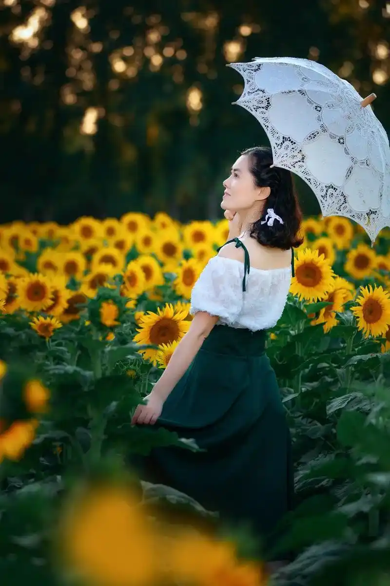 向日葵人像#这个夏天 #带你走进画里 #唯美意境  - 抖音