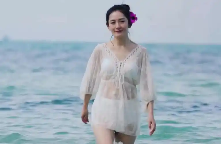 很多的网友们看到了谢娜的腰身跟肚子上的肌肉线条都觉得不敢想象这是