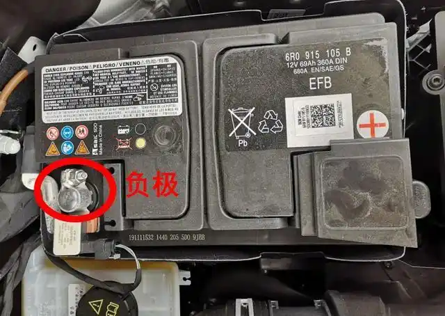 正确区分蓄电池正负极