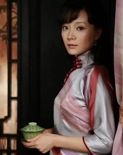 从张曼玉到袁泉,这8位"旗袍绝色"的女星,演绎经典"美"