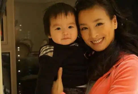 张庭的"调皮"基因:上帝吻了她儿子的脸,却忘了给女儿开扇窗_孩子_父母