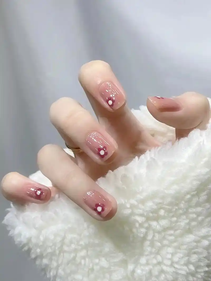 95超心动的裸粉色小花花美甲!忒好看啦!