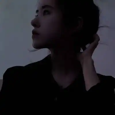 伤感女头侧脸韩系高清低头伤感头像图