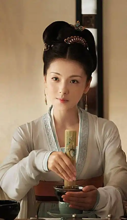 小编觉得最好看的是《倾世皇妃》中的静若.