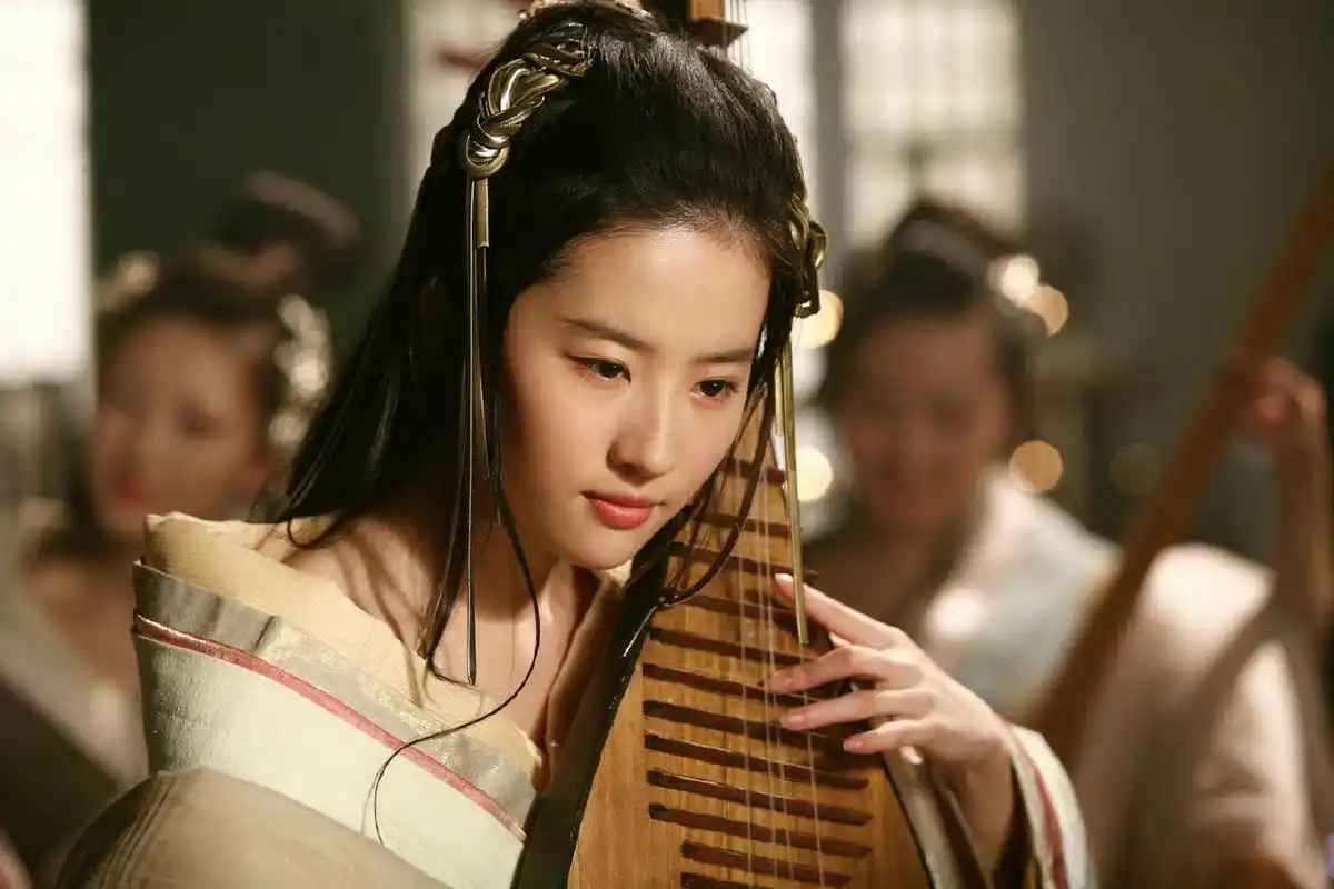 小酷炫彩##我见犹怜的古装美人# 电影《鸿门宴传奇》里刘亦菲饰演