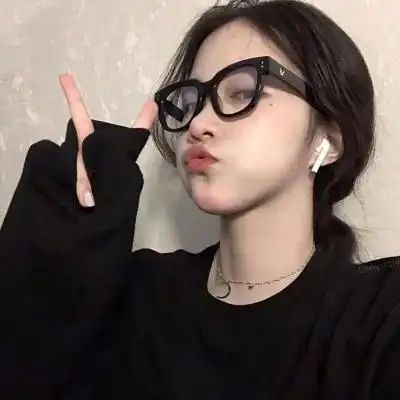 女头丨戴眼镜的女生头像丨眼镜遮挡