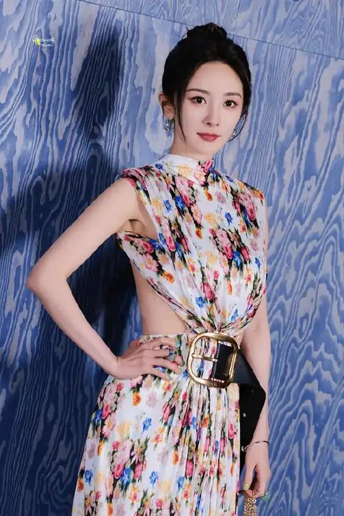 loewe晚宴##杨幂吴磊同框##杨幂活动生图##杨幂再现月牙笑##杨幂背部