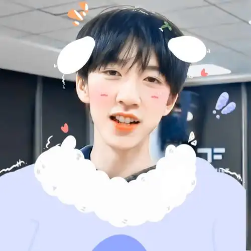 贺峻霖"我是一只小兔子,蹦蹦跳跳想要进入你心里~"