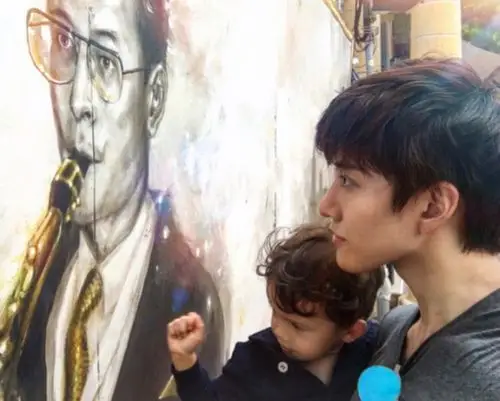 泰国帅气奶爸mike和儿子的超有爱的日常