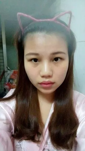 女生,,长脸,宽额头又扁平扁平的,,,眼睛不大又内双,,适合什么刘海?