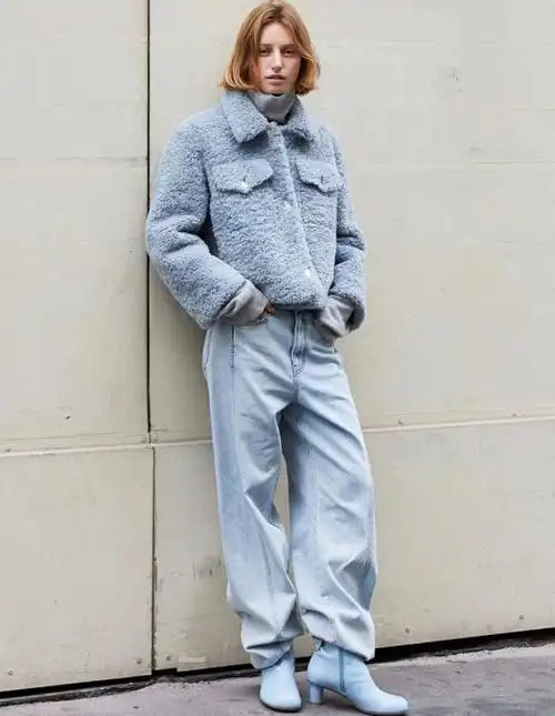 牛仔裤的流行趋势越来越浅