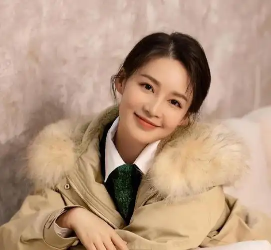 李沁拍照最大胆的一次超短上衣抢镜拍完马上包裹严实