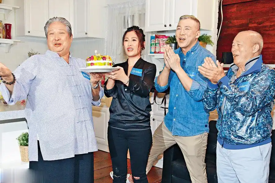 洪金宝67岁生日获儿媳送惊喜,愿身体健康等十几年后看孙子成家