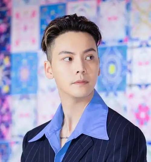 男星"大背头",肖战飒,王源成反派,看到千玺:气质拿捏死死的