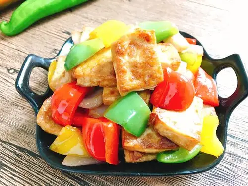 快手家常菜 蚝油彩椒煎豆腐 营养丰富的健康素菜的做法图解10