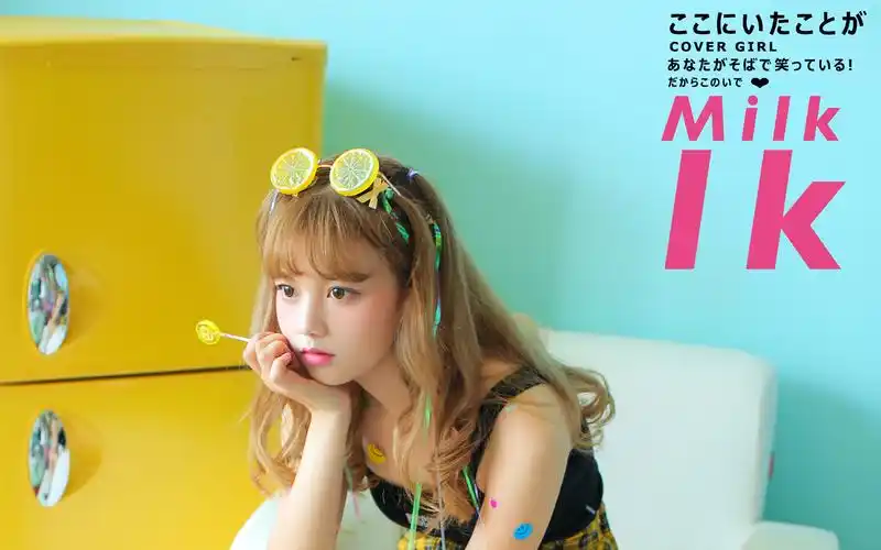 日系少女可爱甜美的室内写真图片桌面壁纸