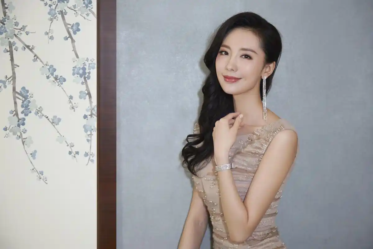 陶珞依&网影盛典part 2 摄影师:齐蕊 化妆师:付予彤 品牌赞助:fanfee