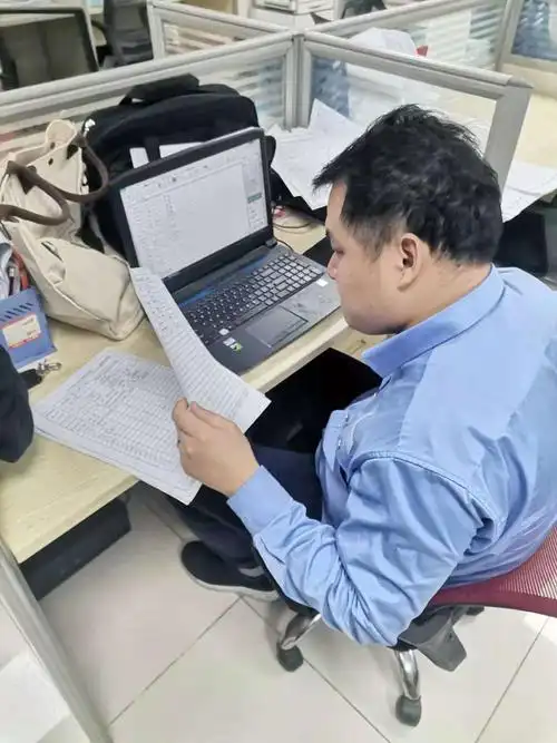 继续落实错峰上班制度,到谢家庄村开展夜间巡查行动,以下是工作照片