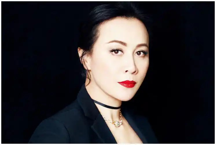 56岁的刘嘉玲当年到底有多美?颜值惊艳,难怪梁朝伟没逃过美人关