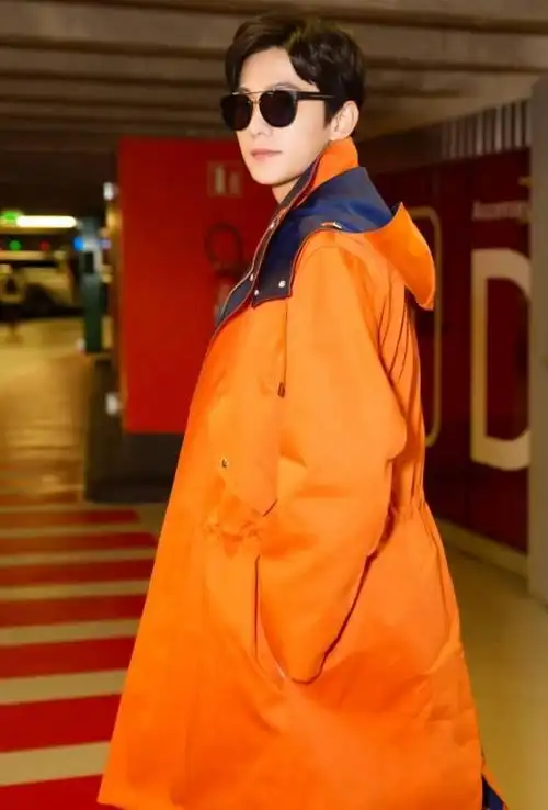 6位橙色装男星胡歌陈伟霆有型鹿晗清秀他最显眼