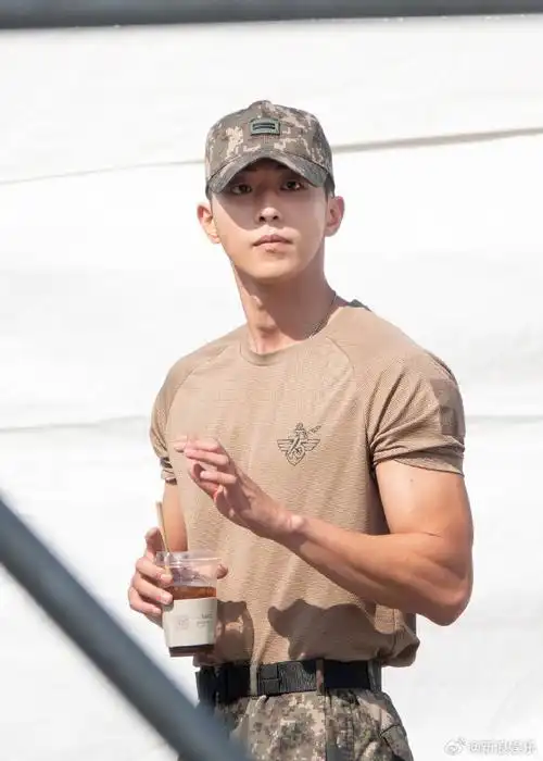 南柱赫真的不是在拍韩剧吗##南柱赫手臂肌肉