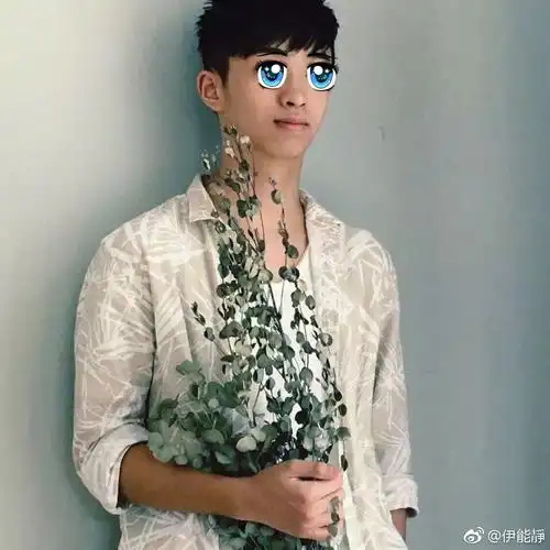 今天是伊能静与前夫庾澄庆(哈林)所生儿子庾翰睿(哈利)十六岁生日