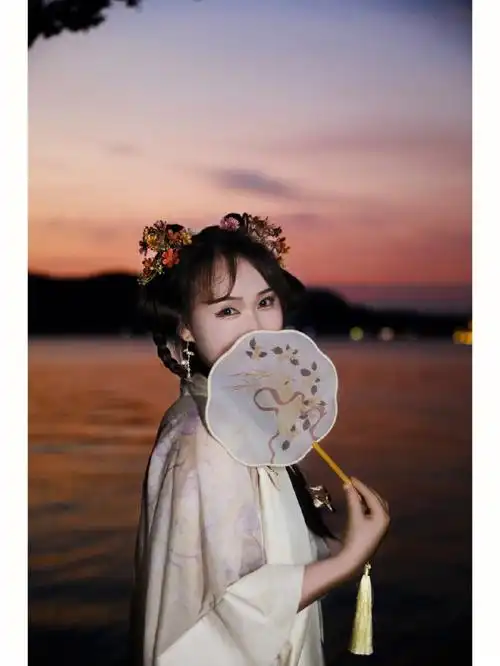 西湖夜景约拍丨古装汉服