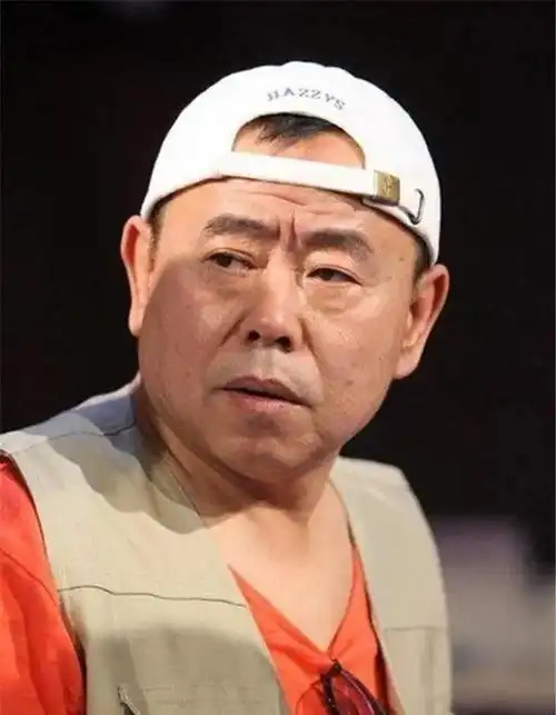 潘长江:妻子陪他住8年厕所,爆红时嫌弃妻子,如今幡然