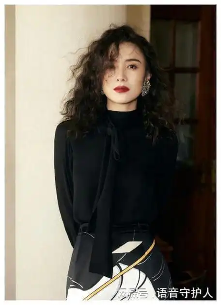 宋佳:因前途放弃陈龙,因婚姻放弃张黎,如今与黄少峰长厢厮守!