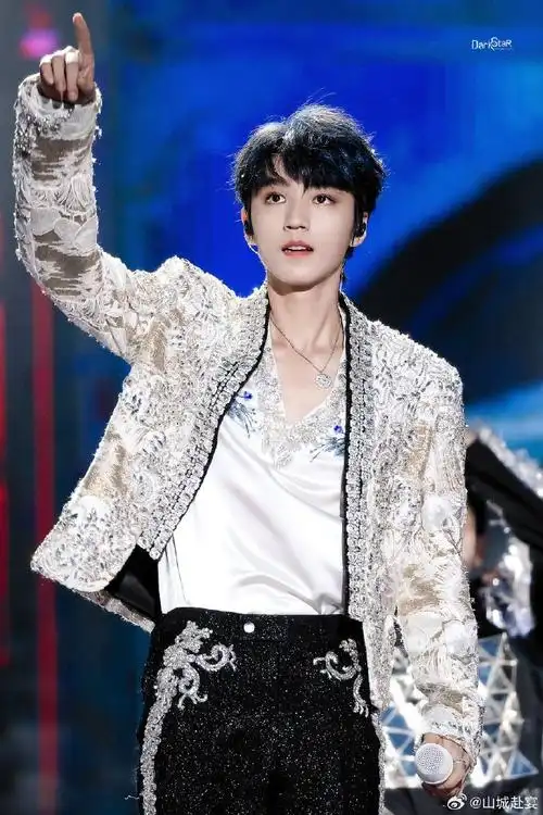 王俊凯2024凯启甲辰