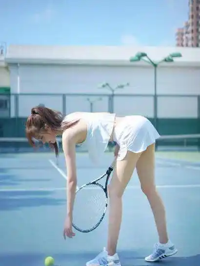 嫩模酷爱健身,网球篮球撸铁不在话下,倒立小菜一碟_人体_女神_陈意涵
