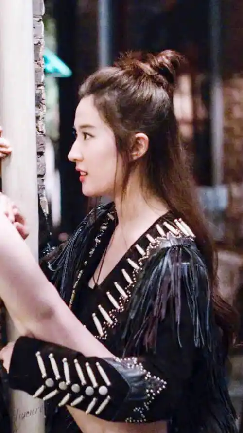 刘亦菲白纤楚二代妖精