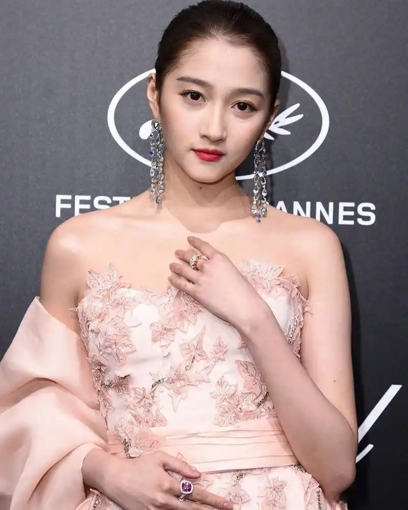 关晓彤# 关晓彤生图,不用修图都很美哦!