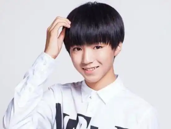 2,初中生发型有"新规",男生发型帅气似军人,看到女生的难以接受