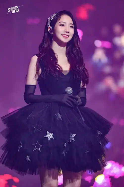 简介:孟美岐性感黑天鹅演唱会图片,分享一组孟美岐图片给大家,图中的