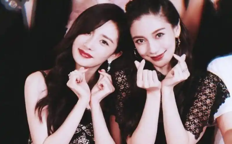 【双杨】angelababyx杨幂,和两位美女姐姐一起遇见天坛啊7815