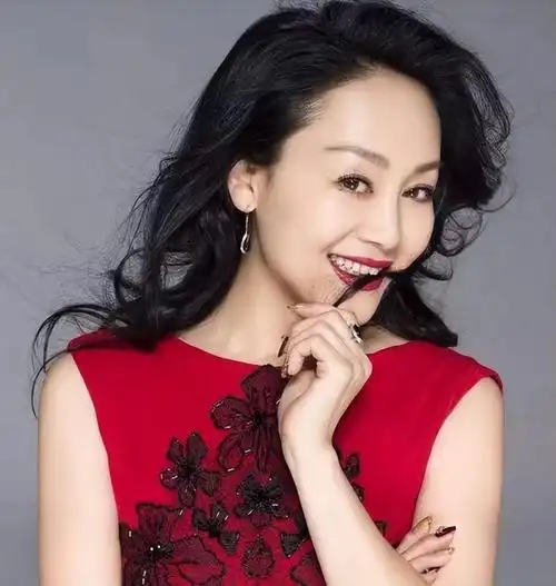 回顾儿子智障自己被骗却让女儿上交10年工资如今的她还好吗