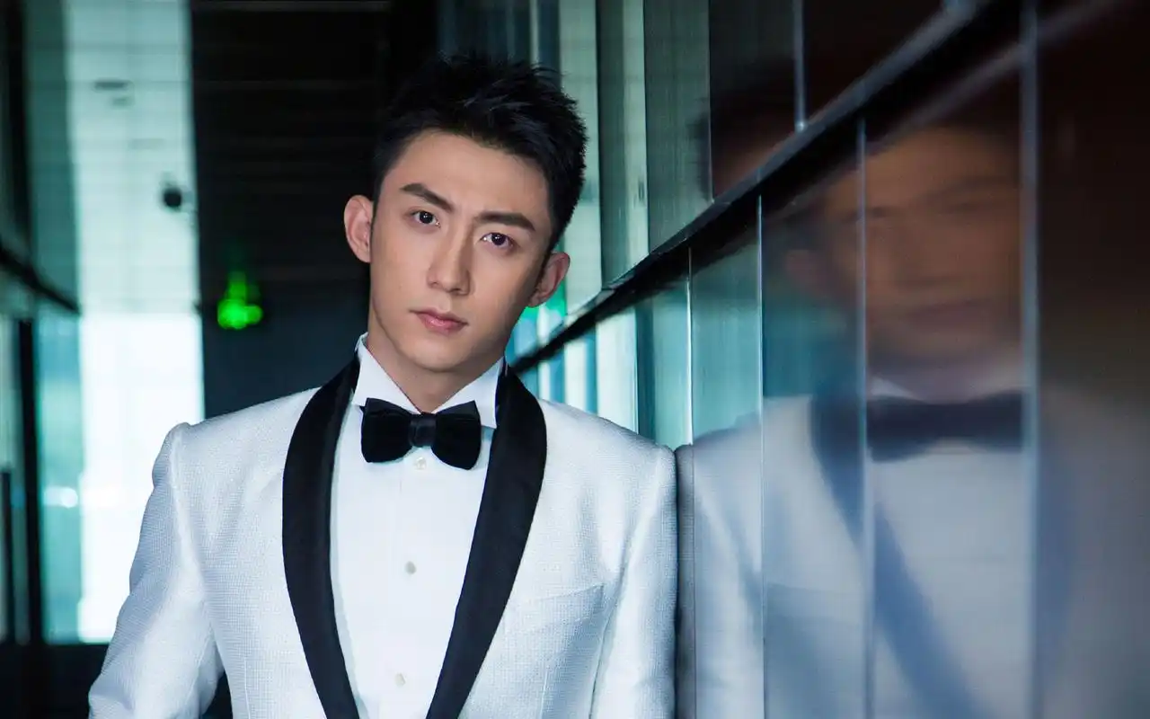 黄景瑜西装帅气写真图片桌面壁纸