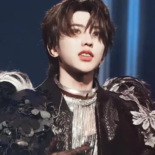 精选好货蔡徐坤应援棒官方应援棒kunkun限量周边演唱会金冠金话筒