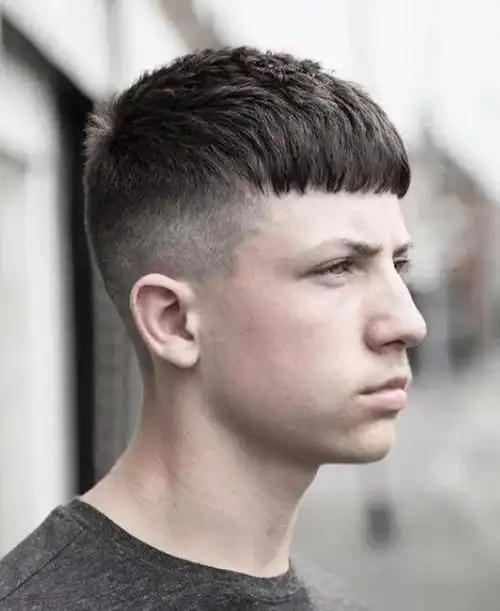 男生刘海发型蓬松,刘海发型能打造出不同的格调